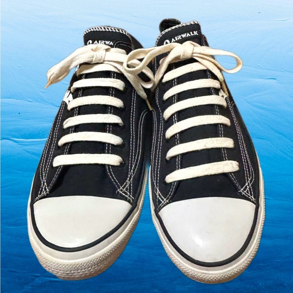 Airwalk Other - EUC Y2K Airwalk Skull Graffiti Low Top Sneakers